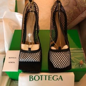 Bottega veneta  Stretch Square-Toe Mesh Pumps!!!